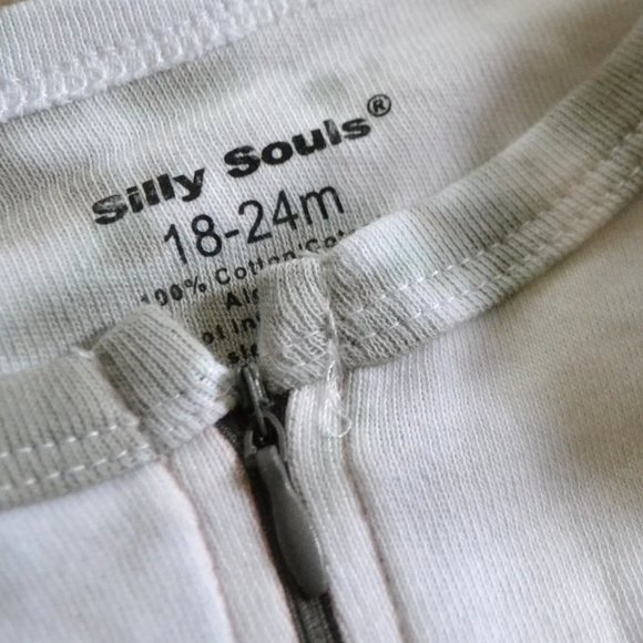 NWT Baby Zip-up Pajamas Beanie Hat and Bib Bundle - Picture 3 of 4